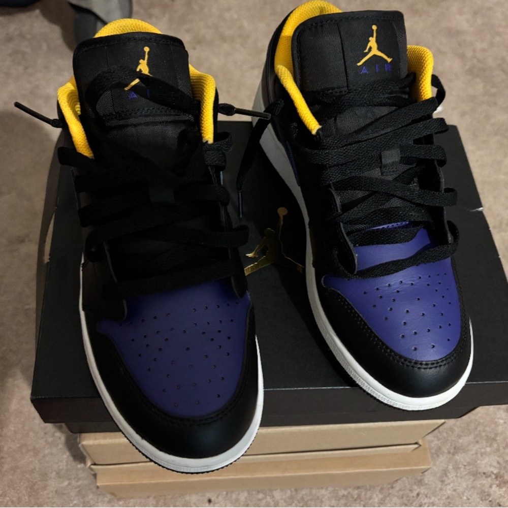 Jordan Low Concord Taxi Sneakers